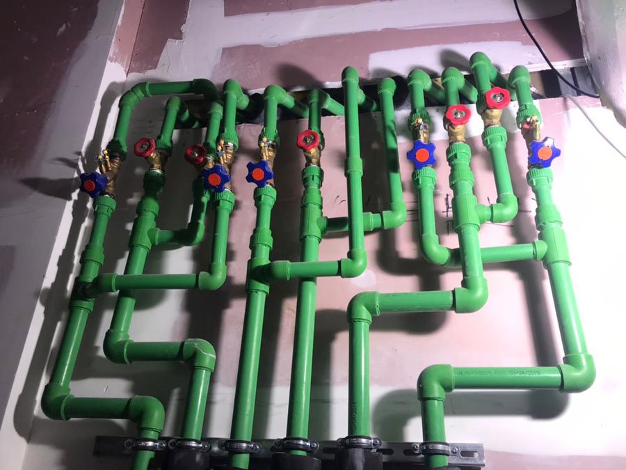 Plumbing pipework and valve manifold